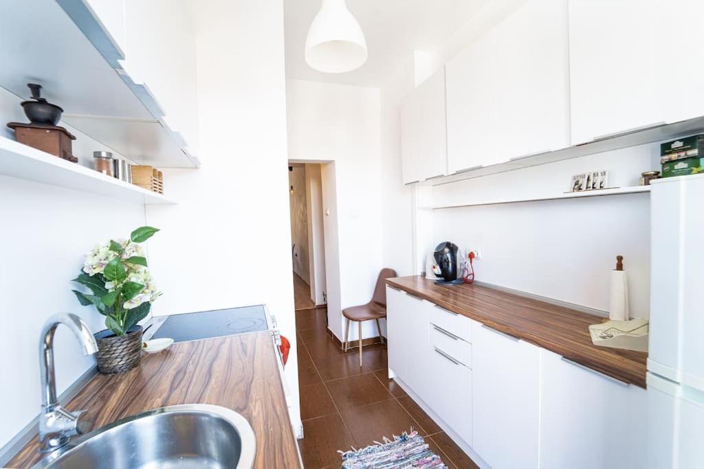 Central Apartment 2Bd Next To Vitosha Bul. Sofia Exterior photo