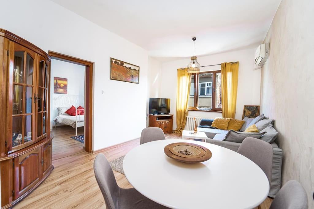 Central Apartment 2Bd Next To Vitosha Bul. Sofia Exterior photo
